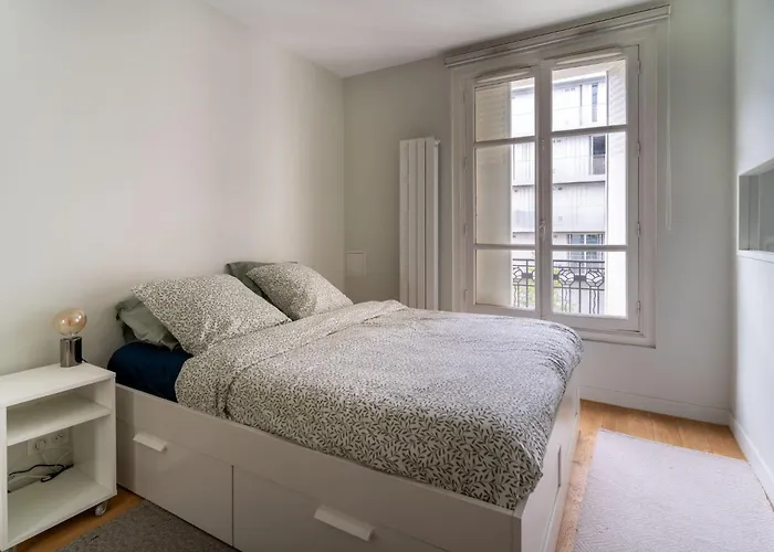 Airy And Stylish 1bd Flat Ile Saint-louis